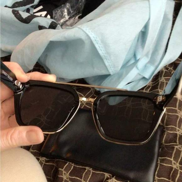 NEW! Quay sweetalker Black Sunglasses with Gold Accents  display picture 1